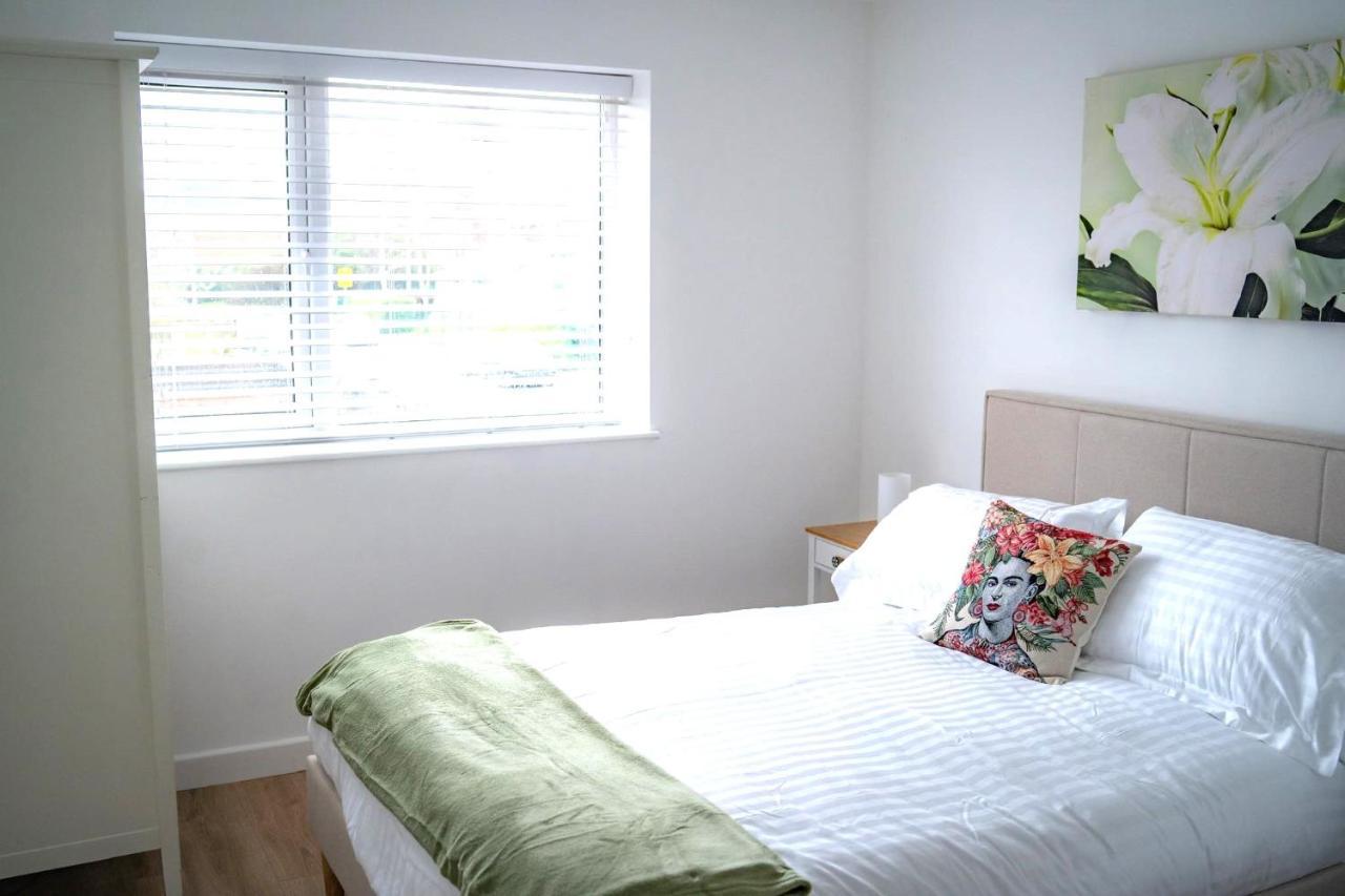 The Red House Modern Stylish Home From Home Walking Distance To Cardiff Bay And City Centre With Parking Exterior foto