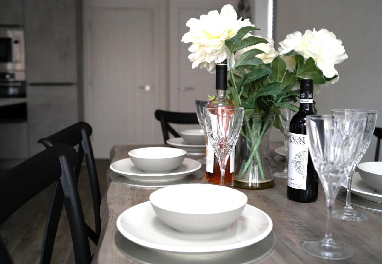 The Red House Modern Stylish Home From Home Walking Distance To Cardiff Bay And City Centre With Parking Exterior foto